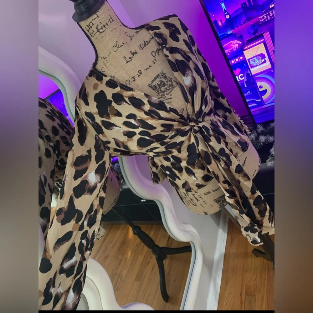 EUC Leopard Print Tie-Front Blouse - Picture 1 of 4